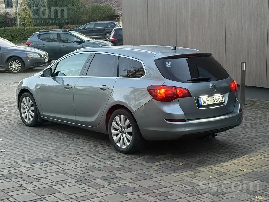 Opel Astra 2011 photo 3