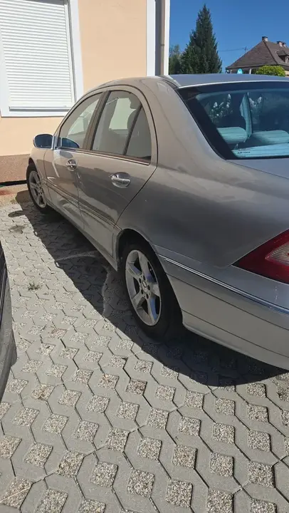Mercedes-Benz C-Class 2004 photo 2