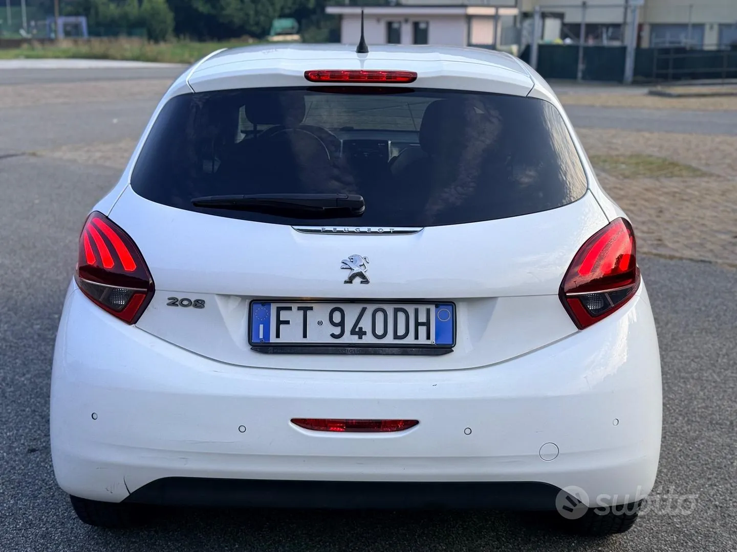 Peugeot 208 2018 photo 3
