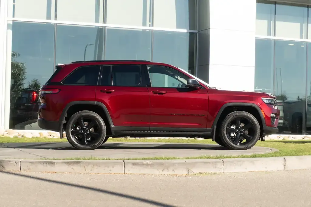 Jeep Grand Cherokee 2024 photo 3