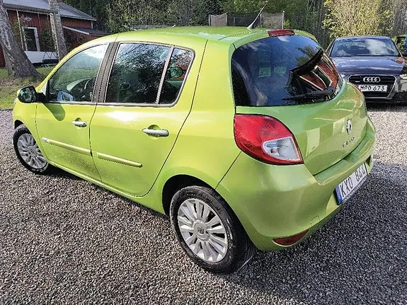 Renault Clio 2010 photo 2