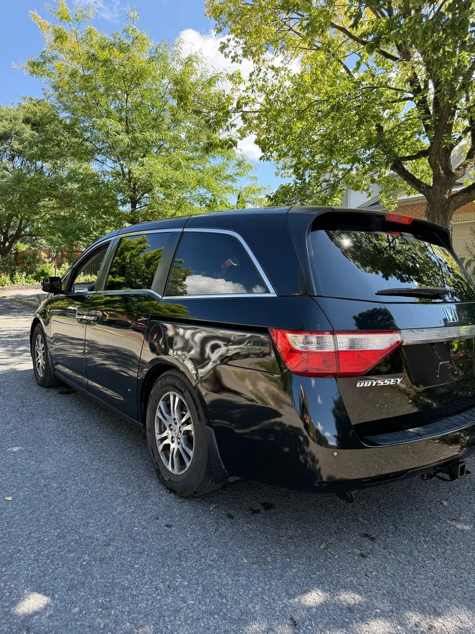Honda Odyssey 2011 photo 2