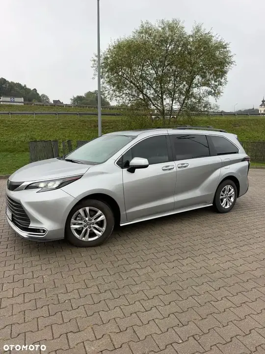 Toyota Sienna 2024 photo 2