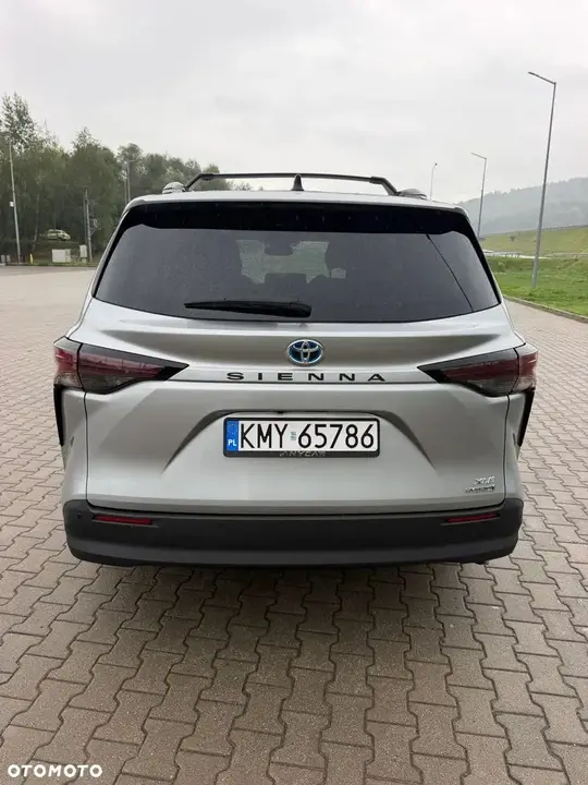 Toyota Sienna 2024 photo 3