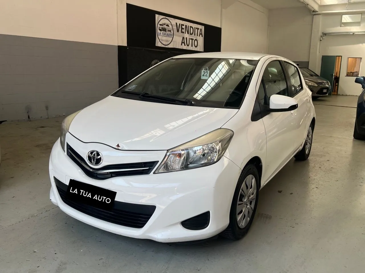 Toyota Yaris 2013 photo 2