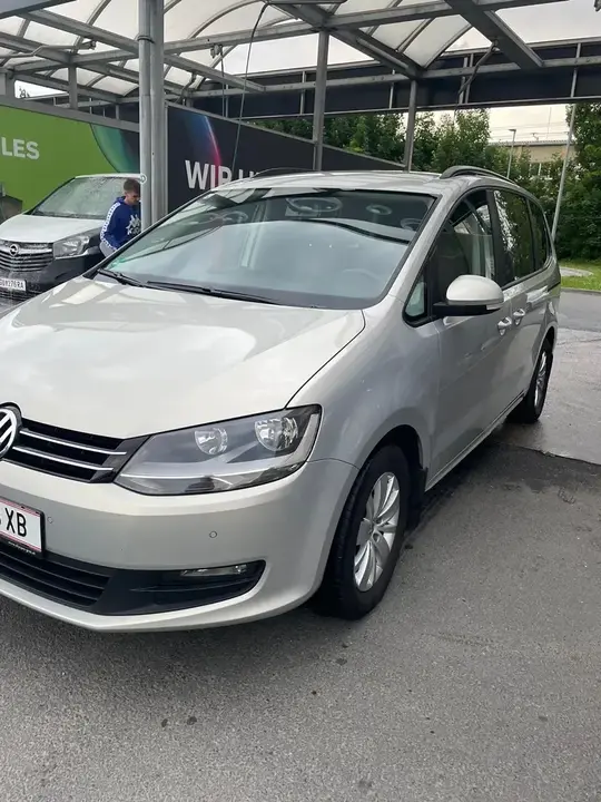 Volkswagen Sharan 2012 photo 2
