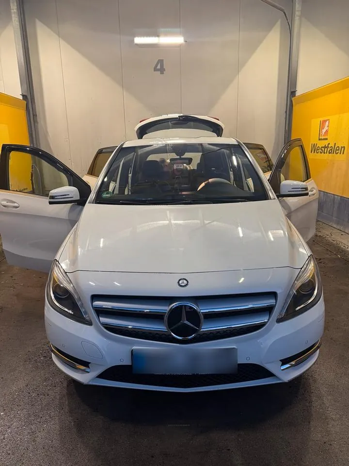 Mercedes-Benz B 180