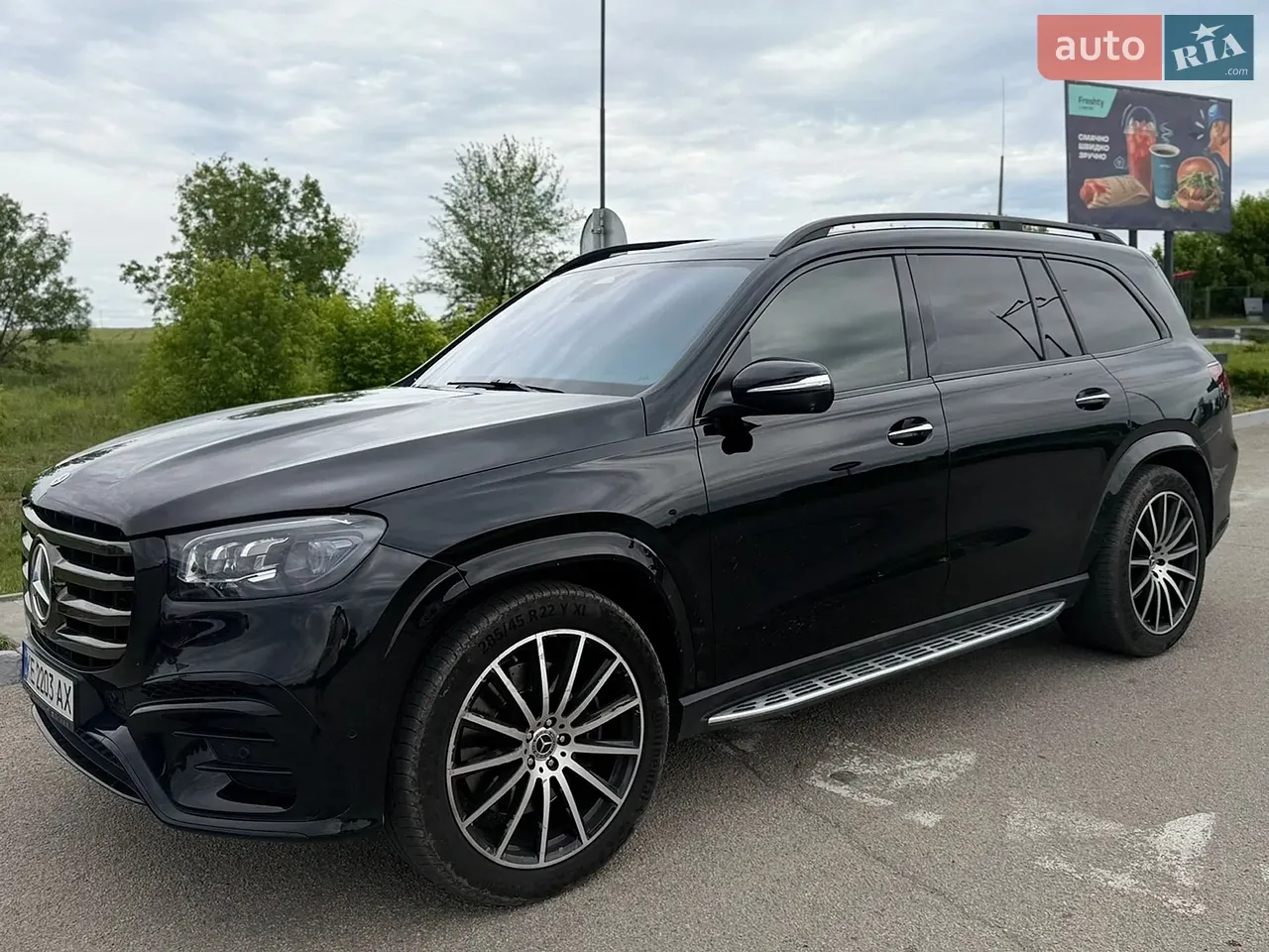 Mercedes-Benz Gls-Class 2024 photo 4