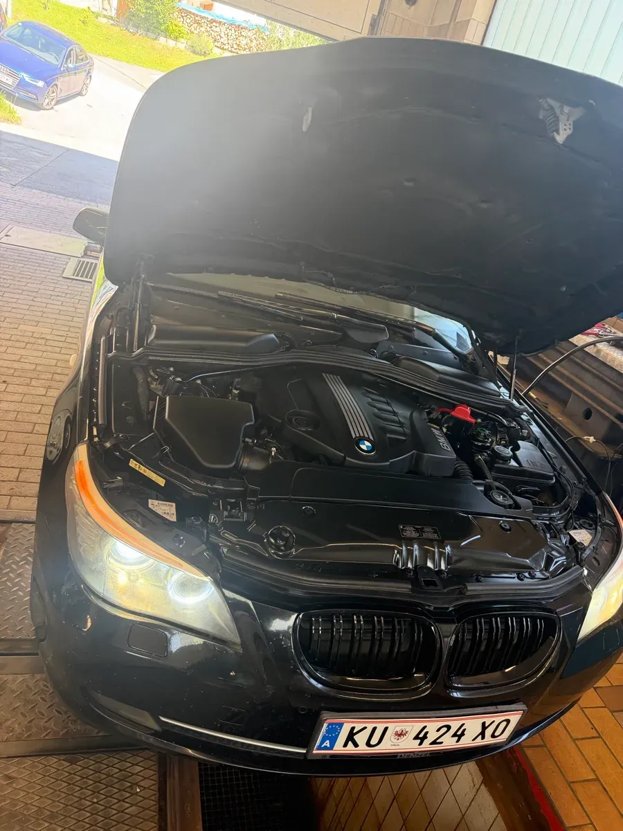 BMW 5 Series 2009 photo 2