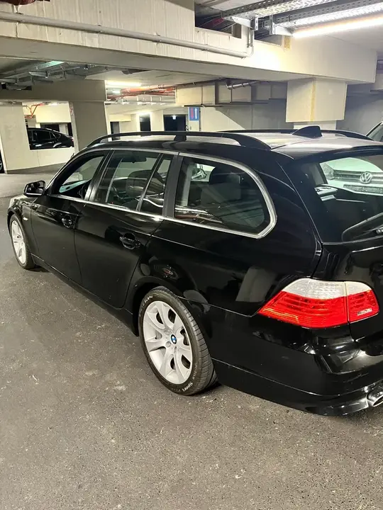BMW 5 Series 2010 photo 2