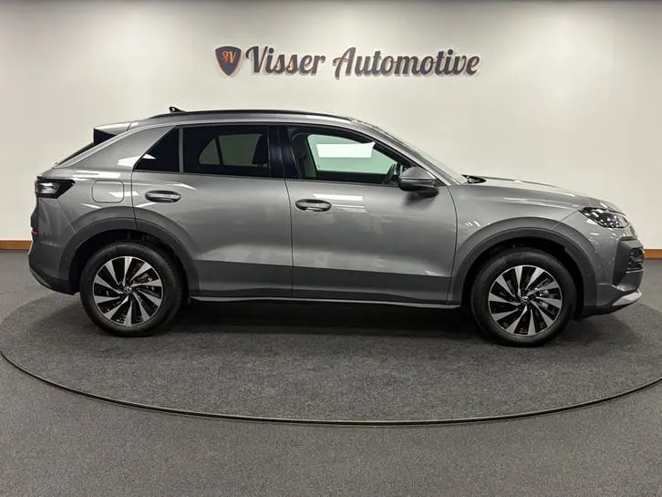 Volkswagen T-Roc 2026 photo 2