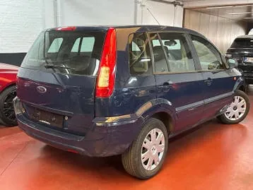 Ford Fusion photo 2