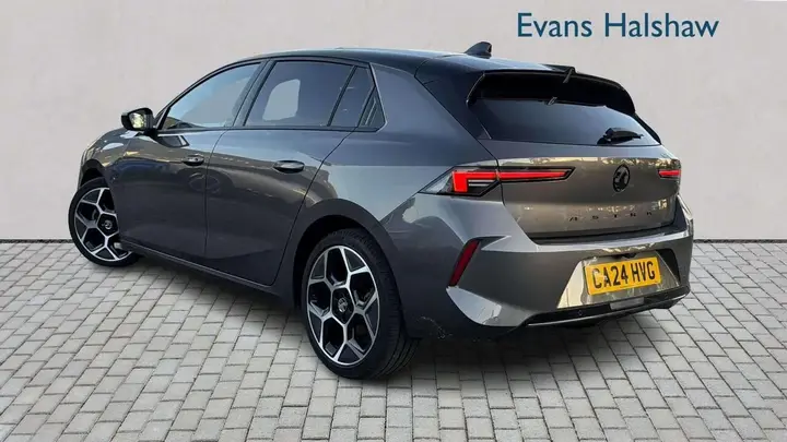 Vauxhall Astra 2024 photo 2