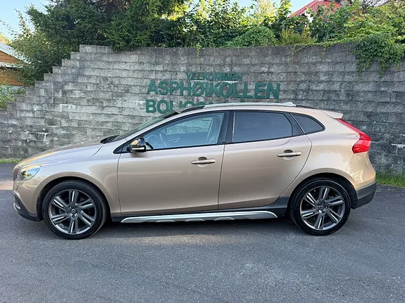 Volvo V40 Cross Country 2014 photo 2