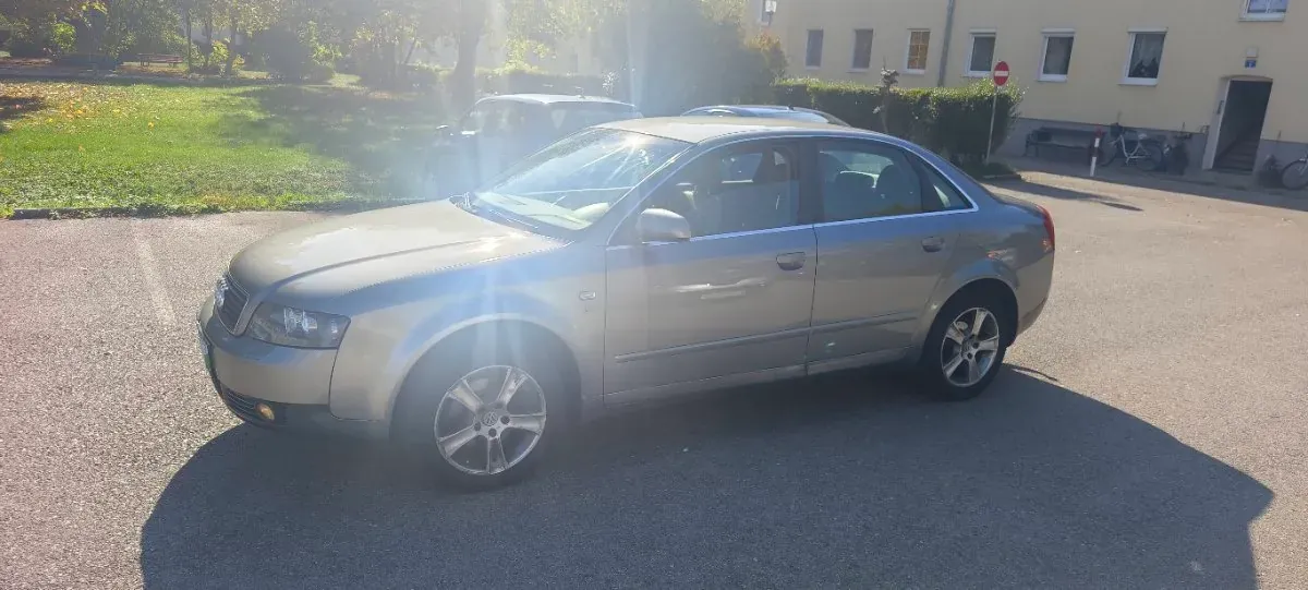 Audi A4 2004 photo 2