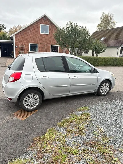 Renault Clio 2011 photo 3