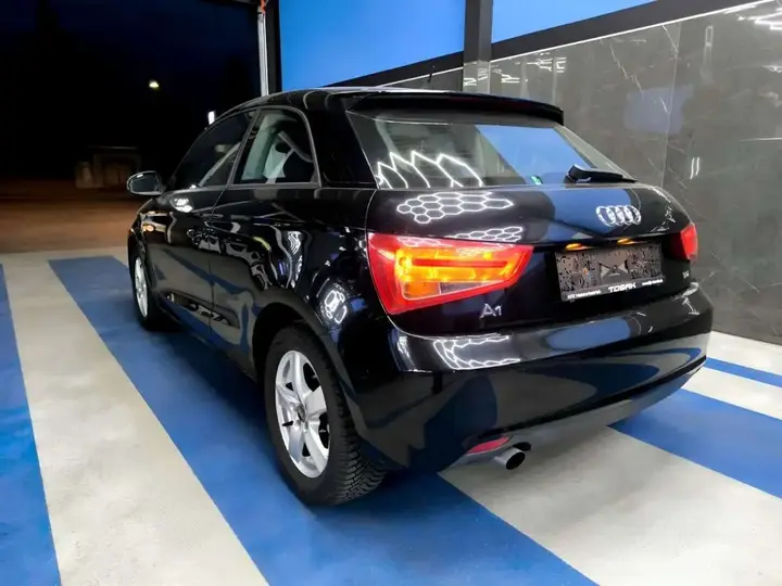 Audi A1 2011 photo 2