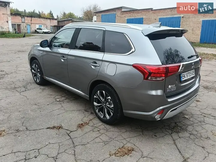 Mitsubishi Outlander 2020 photo 4