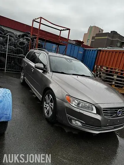Volvo V70 2012 photo 2