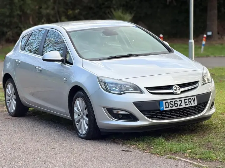 Vauxhall Astra 2013 photo 3