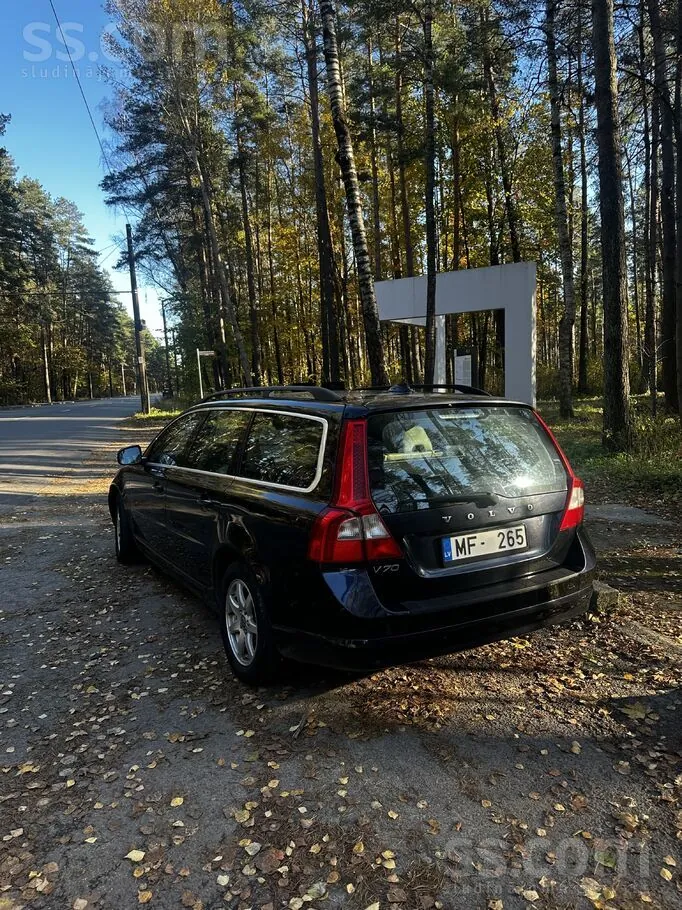 Volvo V70 2010 photo 2