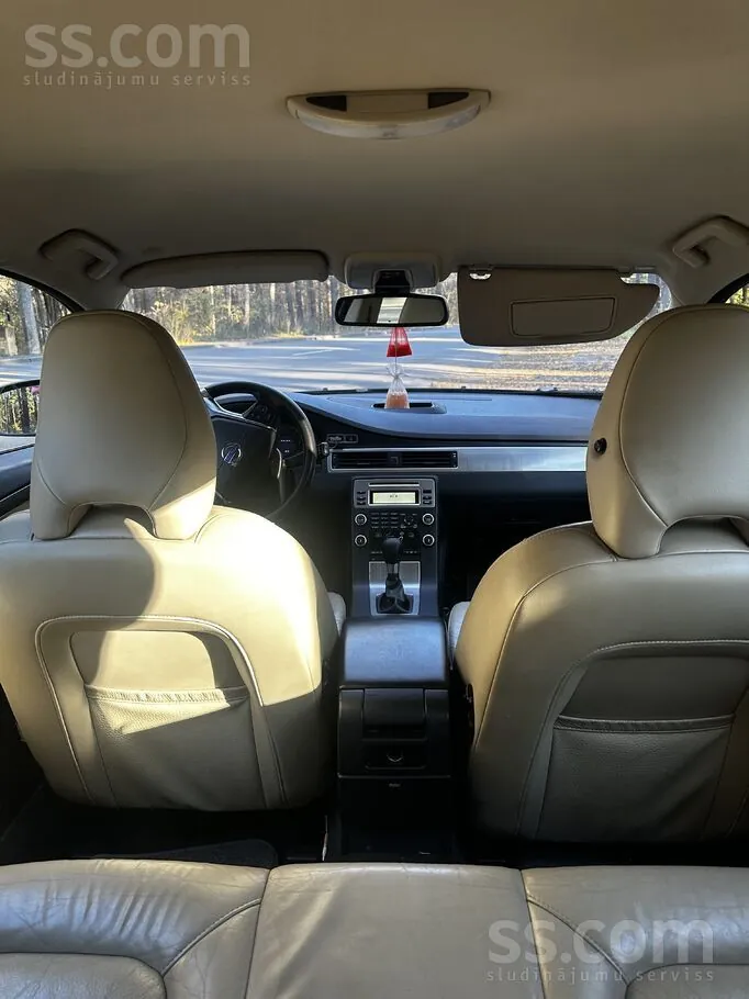 Volvo V70 2010 photo 5