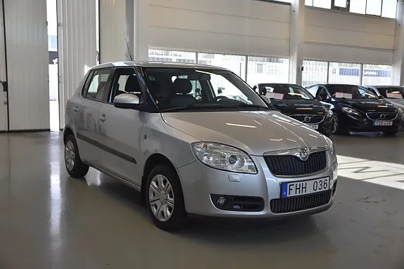 Skoda Fabia 2009 photo 2