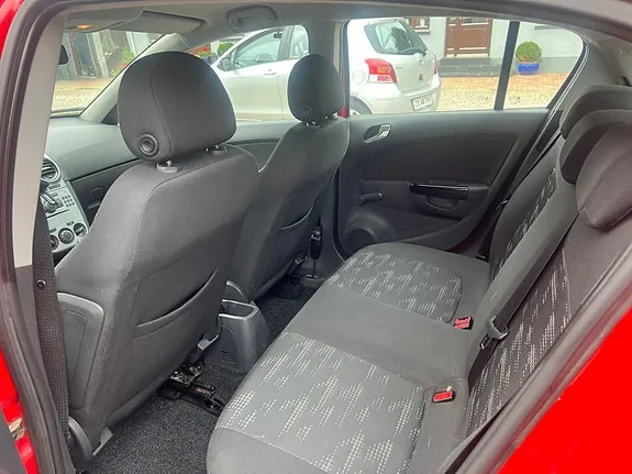 Opel Corsa 2011 photo 4