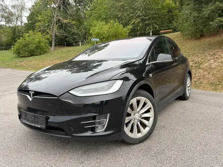 Tesla Model X 2018 photo 2