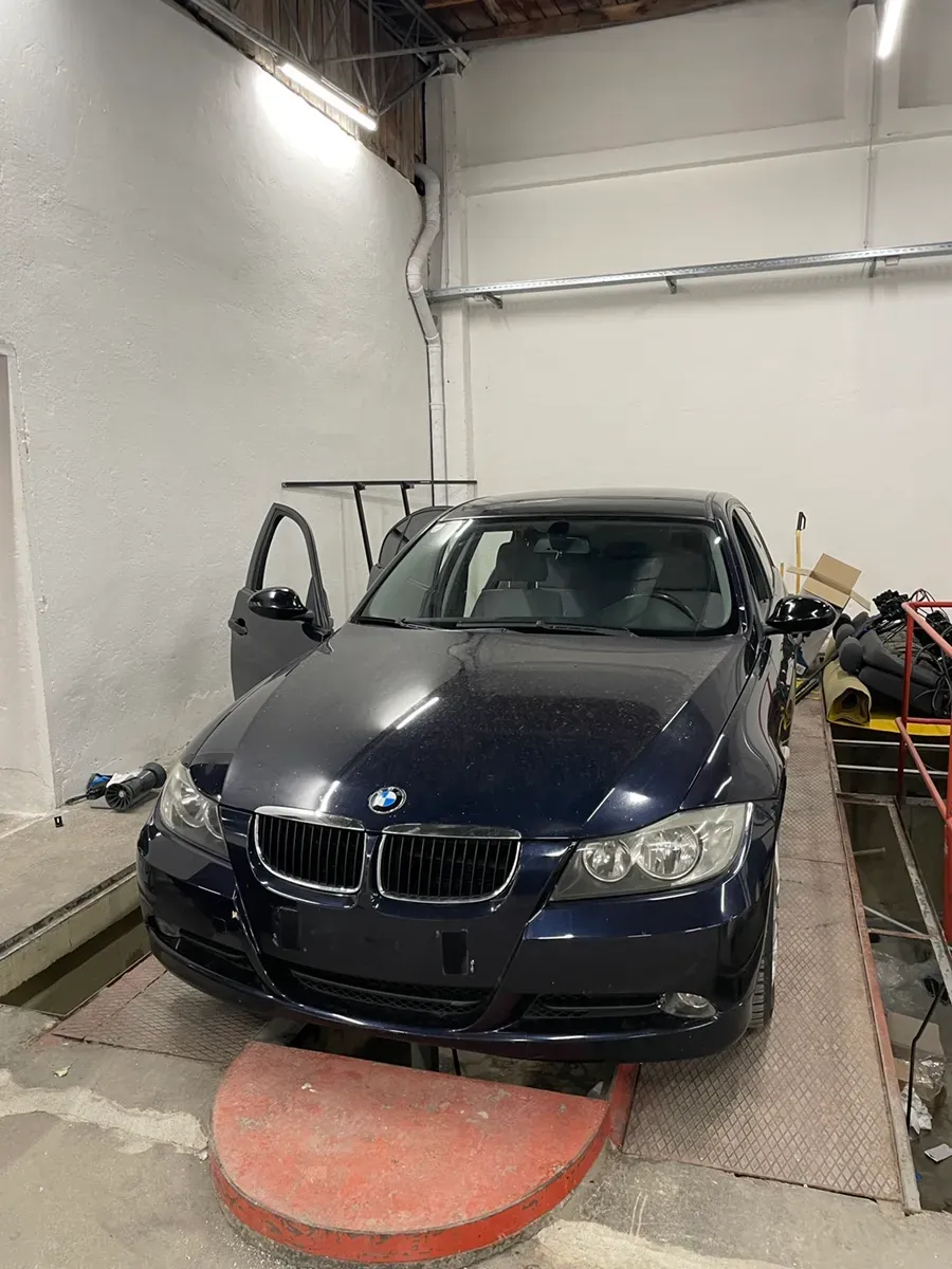 BMW 3 Series 2005 photo 2