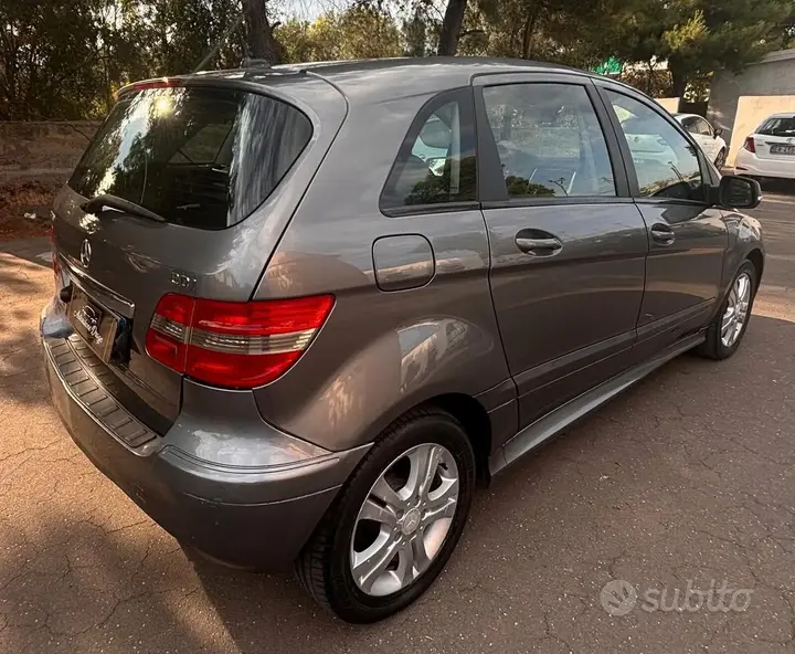 Mercedes-Benz B 180 Cdi 2010 photo 3