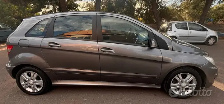 Mercedes-Benz B 180 Cdi 2010 photo 2