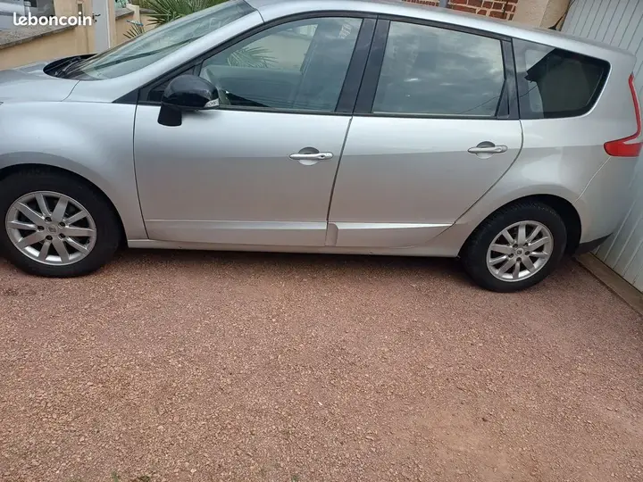 Renault Grand Scenic 2012 photo 3
