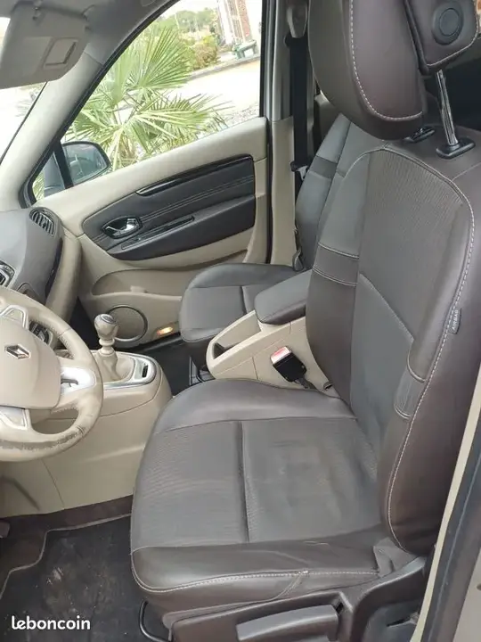 Renault Grand Scenic 2012 photo 2