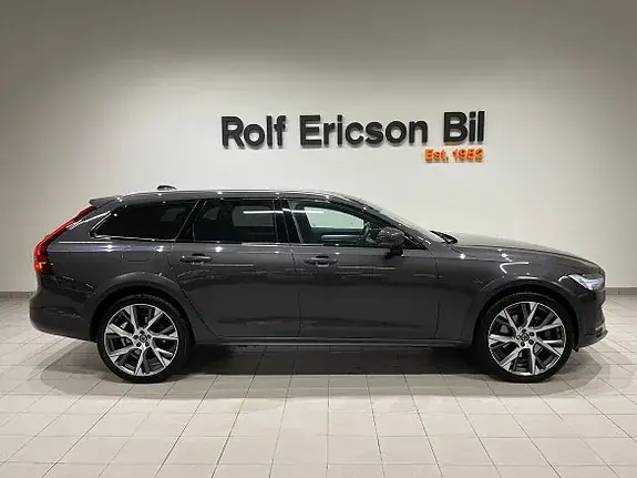 Volvo V90 Cross Country 2023 photo 2