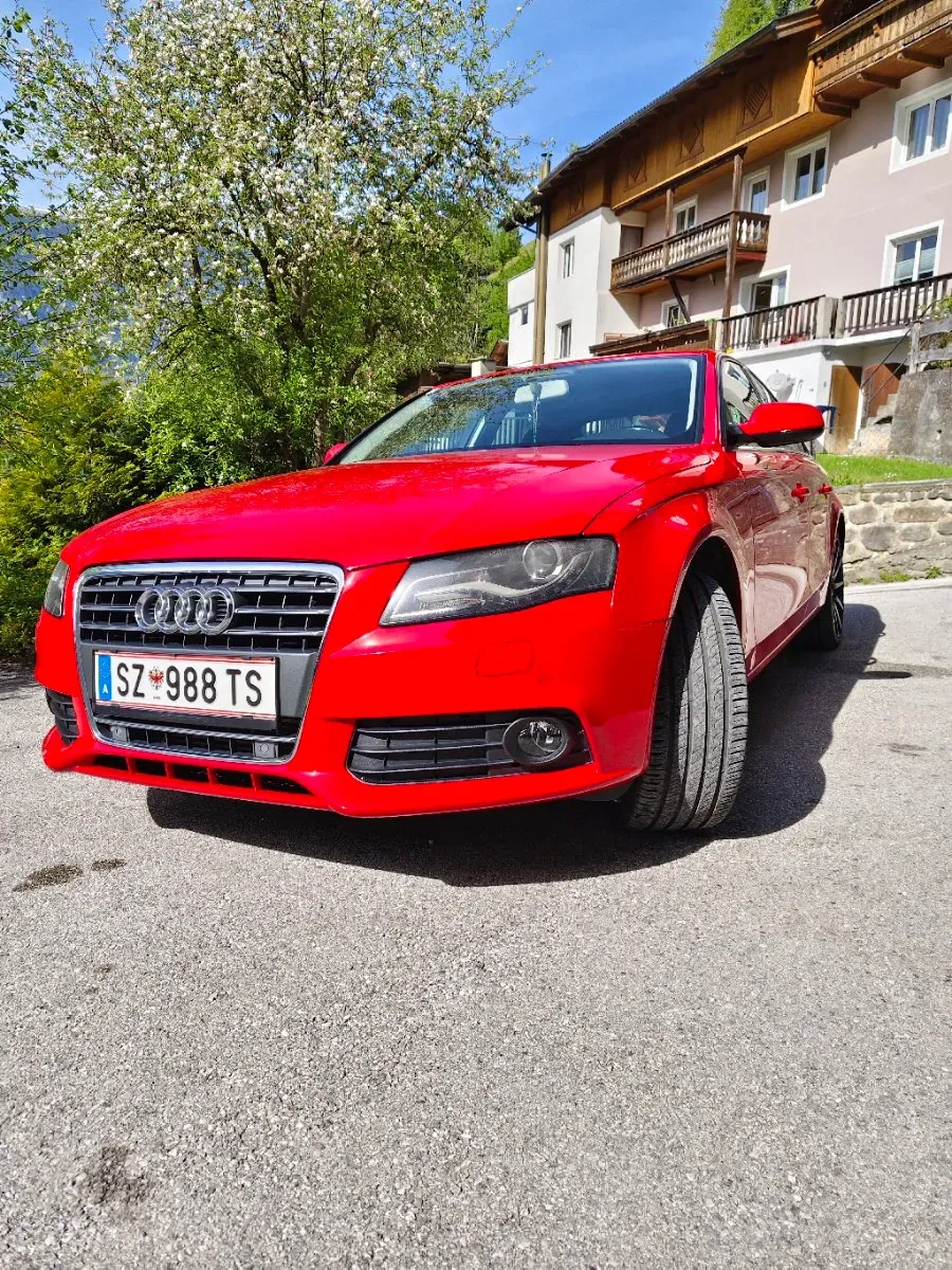 Audi A4 2010 photo 2