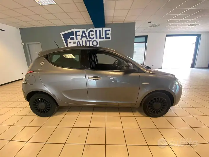 Lancia Ypsilon 2022 photo 2