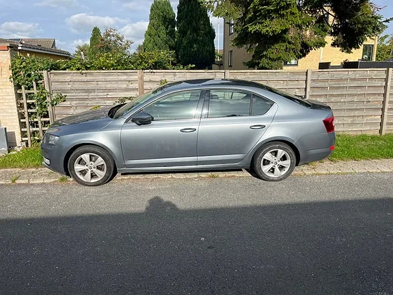 Skoda Octavia 2014 photo 2