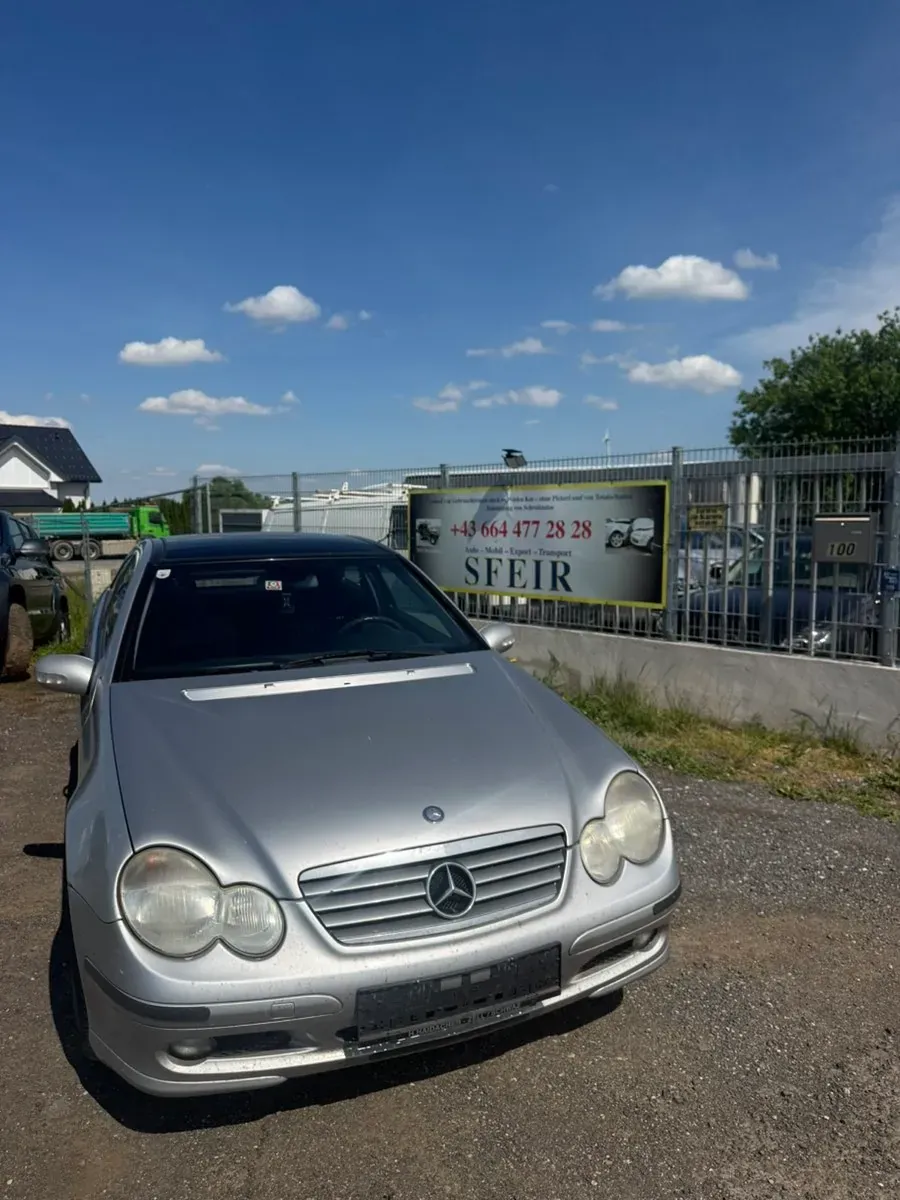 Mercedes-Benz C-Class 2001 photo 2