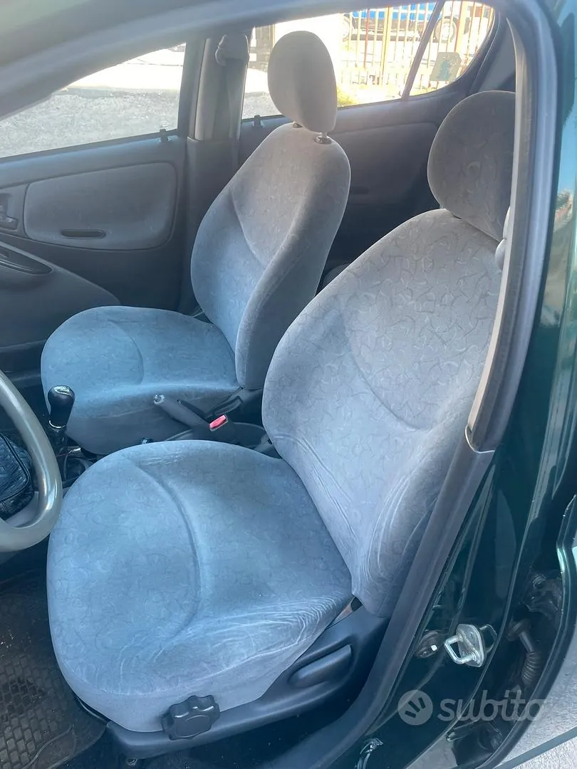 Toyota Yaris 1999 photo 3