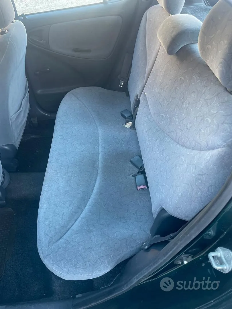 Toyota Yaris 1999 photo 4