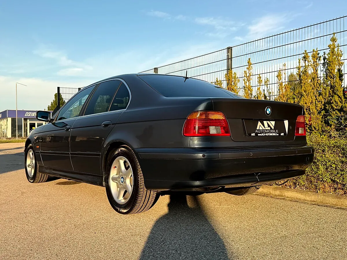 BMW 5 Series 2001 photo 2