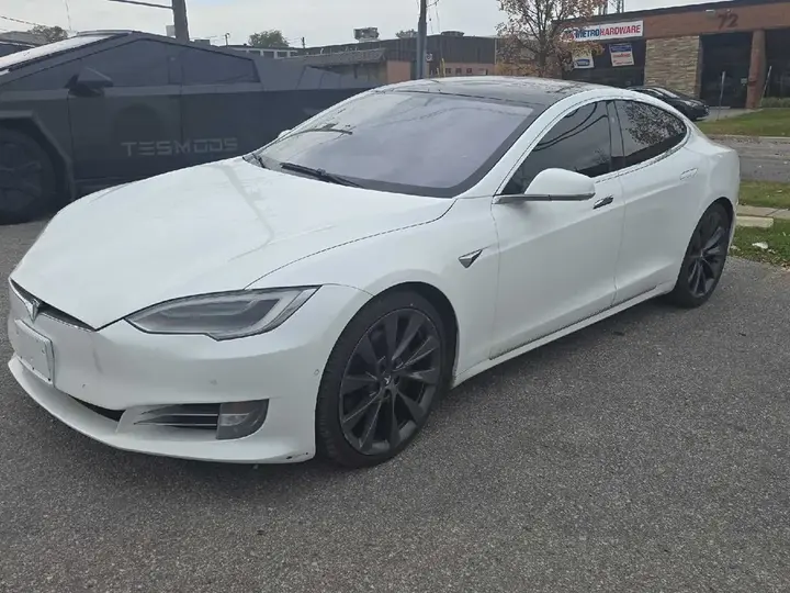 Tesla Model S 2018 photo 2