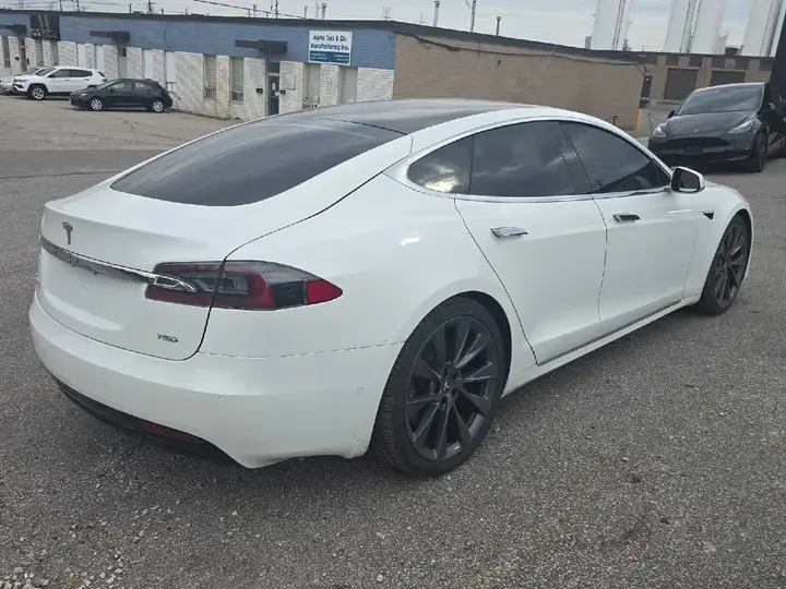 Tesla Model S 2018 photo 4