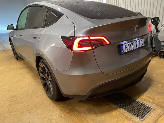 Tesla Model Y 2023 photo 4