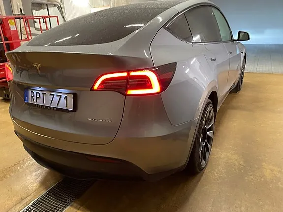 Tesla Model Y 2023 photo 3