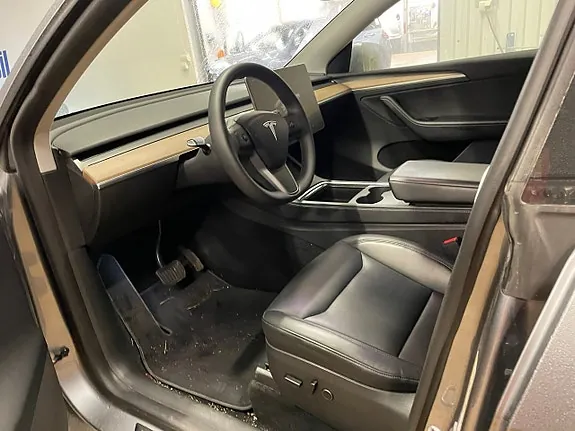 Tesla Model Y 2023 photo 5
