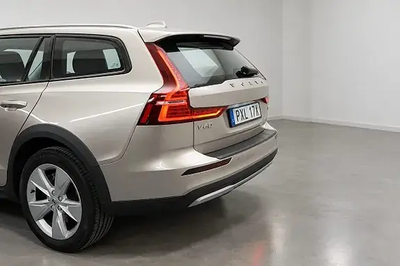 Volvo V60 Cross Country 2024 photo 3