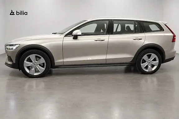 Volvo V60 Cross Country 2024 photo 2