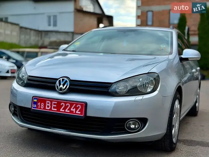 Volkswagen Golf 2010 photo 2
